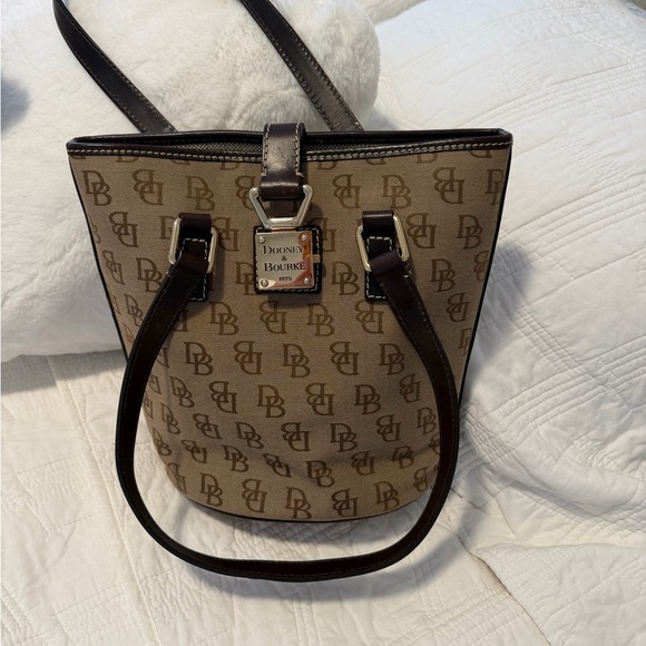 Dooney & Bourke Monogram Bucket Shoulder Bag 9x10 EUC - Picture 5 of 12